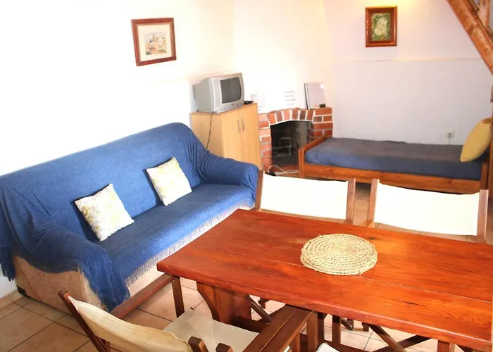 Quinta Do Lagar - By Portugalferias *