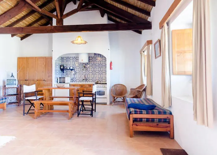 Quinta Do Lagar - By Portugalferias *